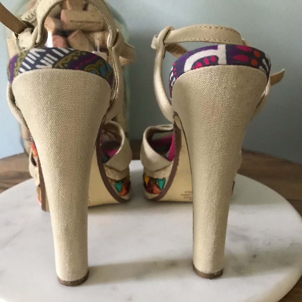 Shoes - Picture 2 of 8